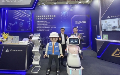 長聯科技研發AI醫療照護機器人「愛寶」獲經濟部選入2026智慧醫療機器人代表